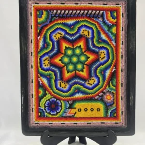 Charola de madera Arte Huichol