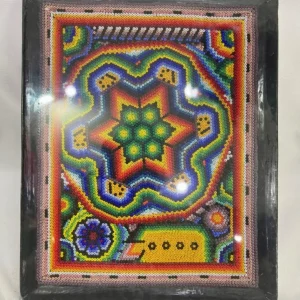 Charola de madera Arte Huichol