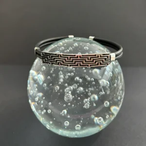 Pulsera grabado geométrico con caucho