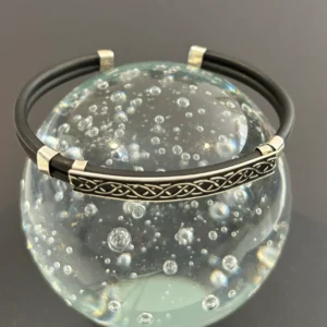 Pulsera grabado geométrico con caucho