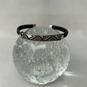 Pulsera pirámide con caucho