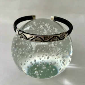 Pulsera pirámide con caucho
